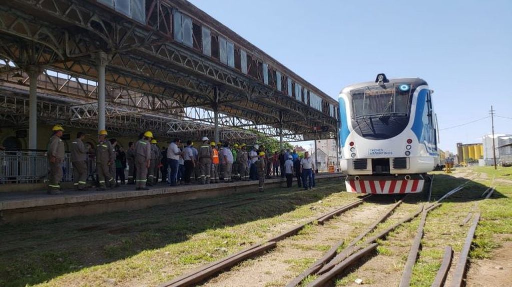 Se llevó a cabo este viernes "la prueba de vía" del Ferrourbano entre las estaciones de Alta Córdoba y Mitre.