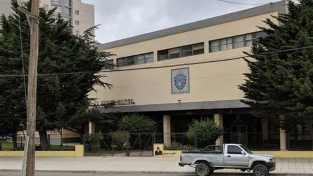 Reclaman seguridad en Comodoro Rivadavia: un alumno sufrió un robo de sus figuritas del mundial a la salida de la escuela