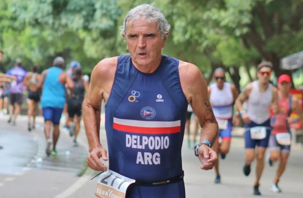 Mario Roberto Delpodio triatleta de 78 años