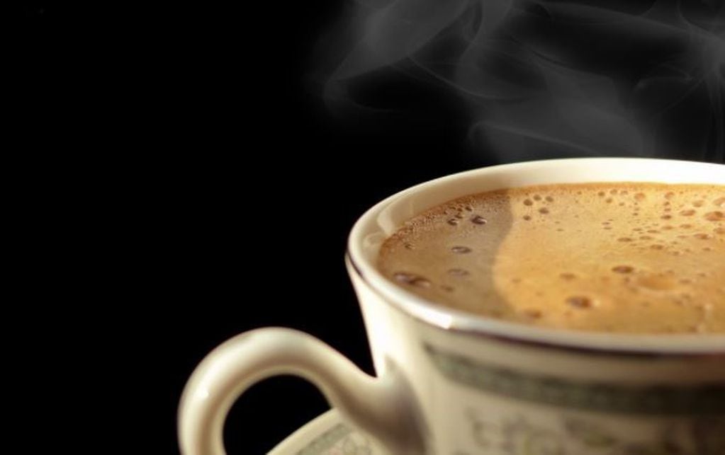 Los beneficios se mantuvieron en personas que consumían entre 4 y 6 tazas de café por día (DPA)