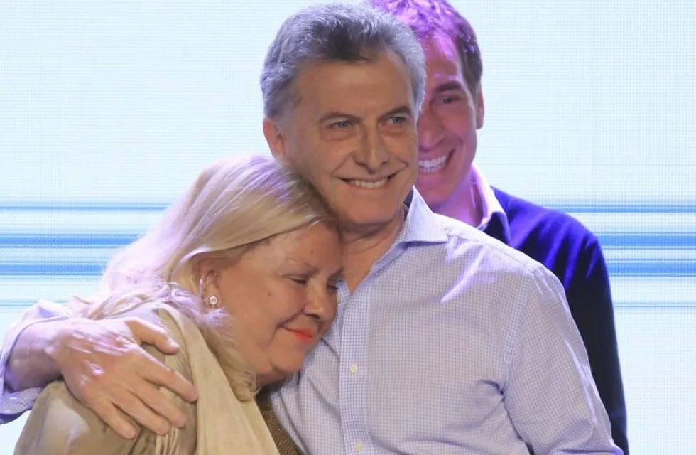 Macri abraza a Carrió en plena campaña: "Mi alma está con vos Mauricio"