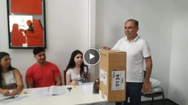 Elecciones 2023: el intendente de Posadas, “Lalo” Stelatto, emitió su voto