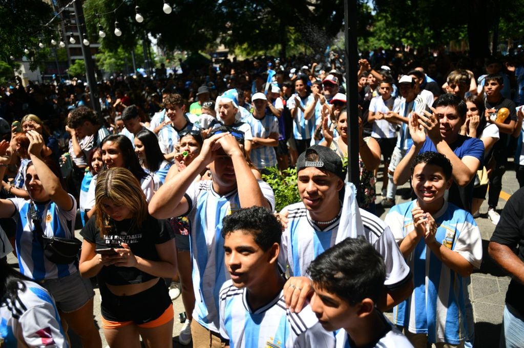 Así se vive el partido de Argentina-Francia en la zona del Patio Olmos: (Pedro Castillo/La Voz)