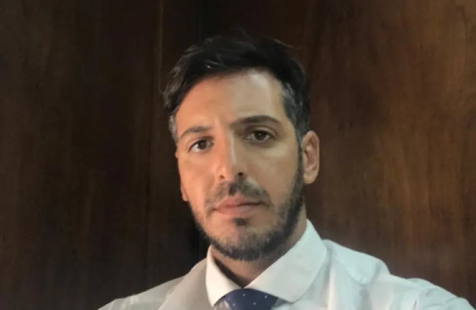 Dr. Carlos Navarro Martino