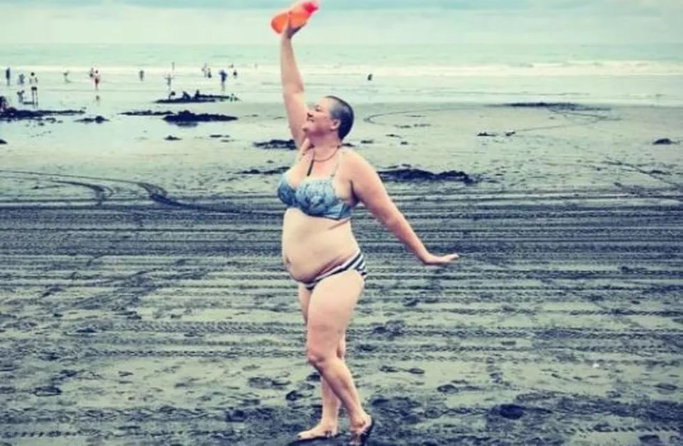 Shelly Proebstel, una mujer neozelandesa que conmovió con su carta luego de que la burlaran por su cuerpo en una playa.