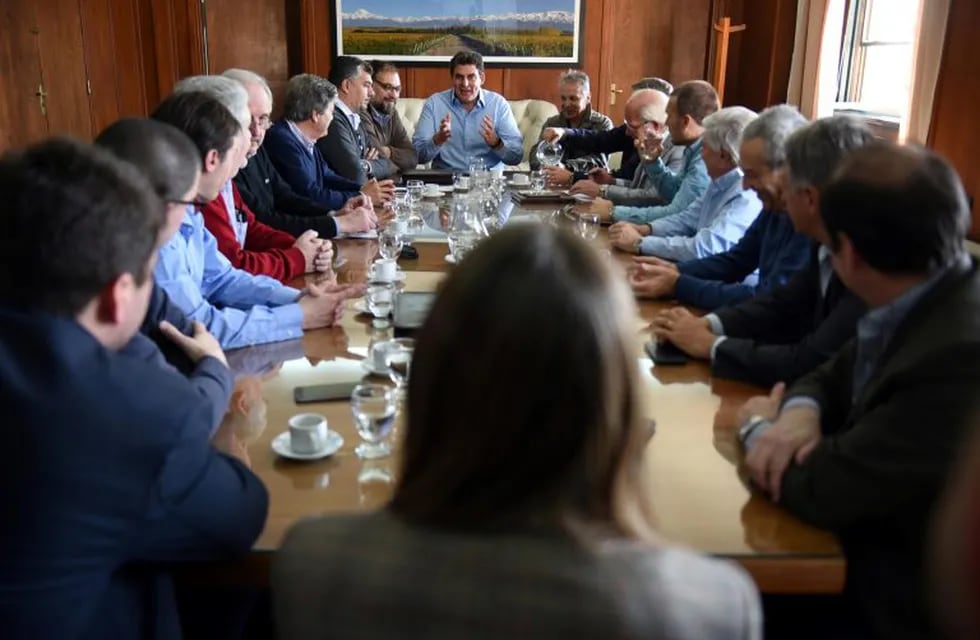 El ministro Martín Kerchner con los empresarios de la construcción de Mendoza