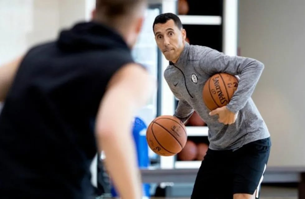 El cordobés se desempeña como asistente en la NBA, con la actividad paralizada.
