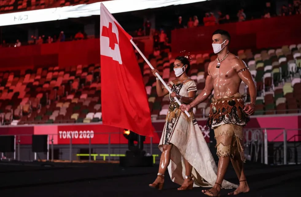 Pita Taufatofua, el abanderado de Tonga en los Juegos Olímpicos Tokio 2020.