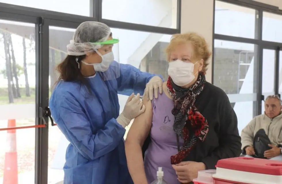 Vacunación antigripal en Carlos Paz: se vacunaron 700 personas