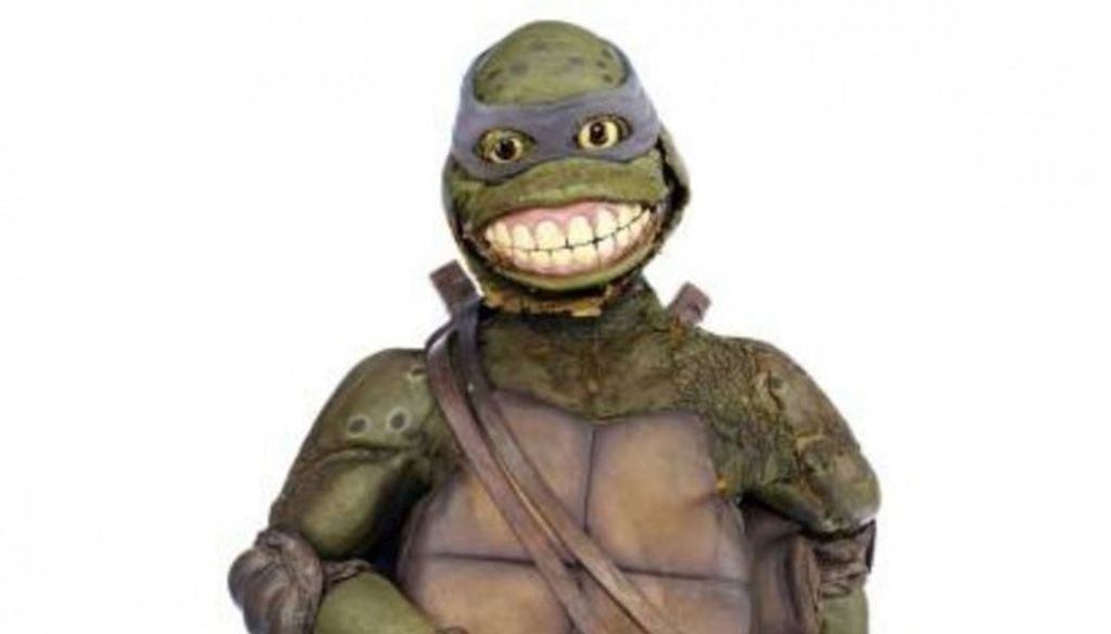 Es escalofriante disfraz de Leonardo, de Las Tortugas Ninja (Web)