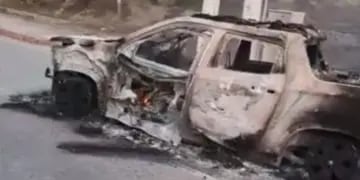 Un joven sanjuanino se salvó de milagro de morir al incendiarse su camioneta.
