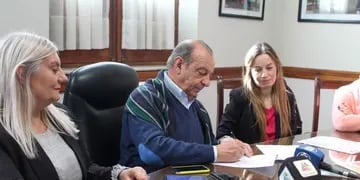 Tres Arroyos: Firma de convenio entre CRESTA y la Universidad Nacional de Córdoba (UNC)