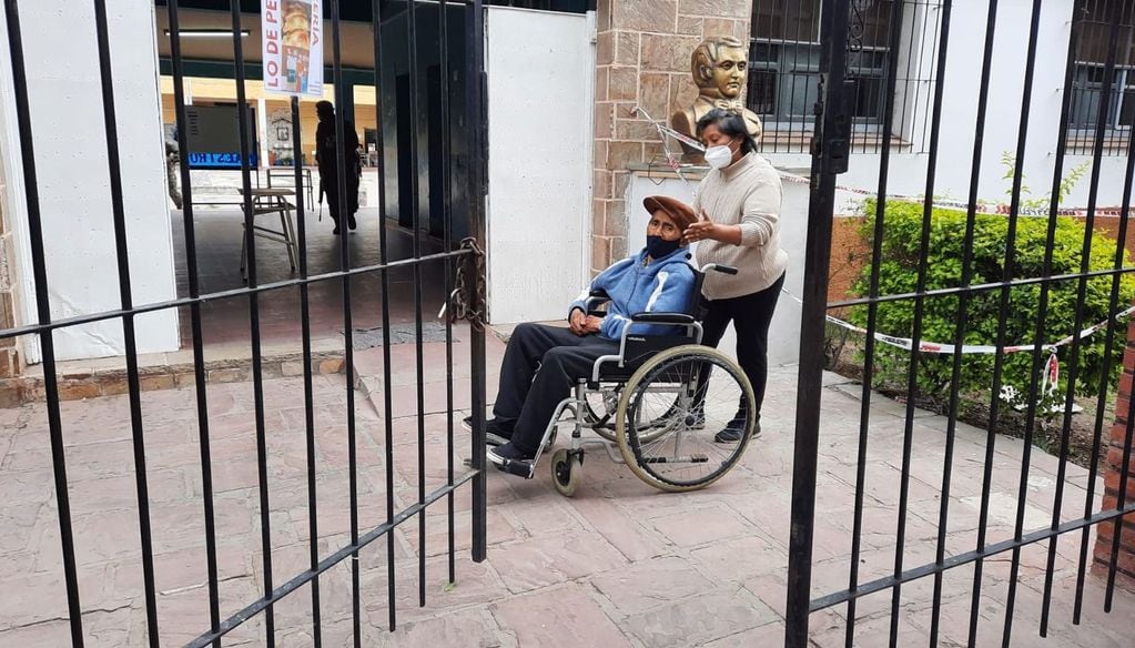 Anastacio Ciprés de 96 años contó que no faltó nunca a votar y esta vez no será la excepción. 