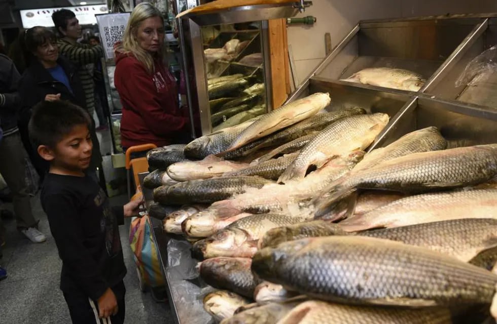 Venta de pescado en el Mercado Norte (Ramiro Pereyra)