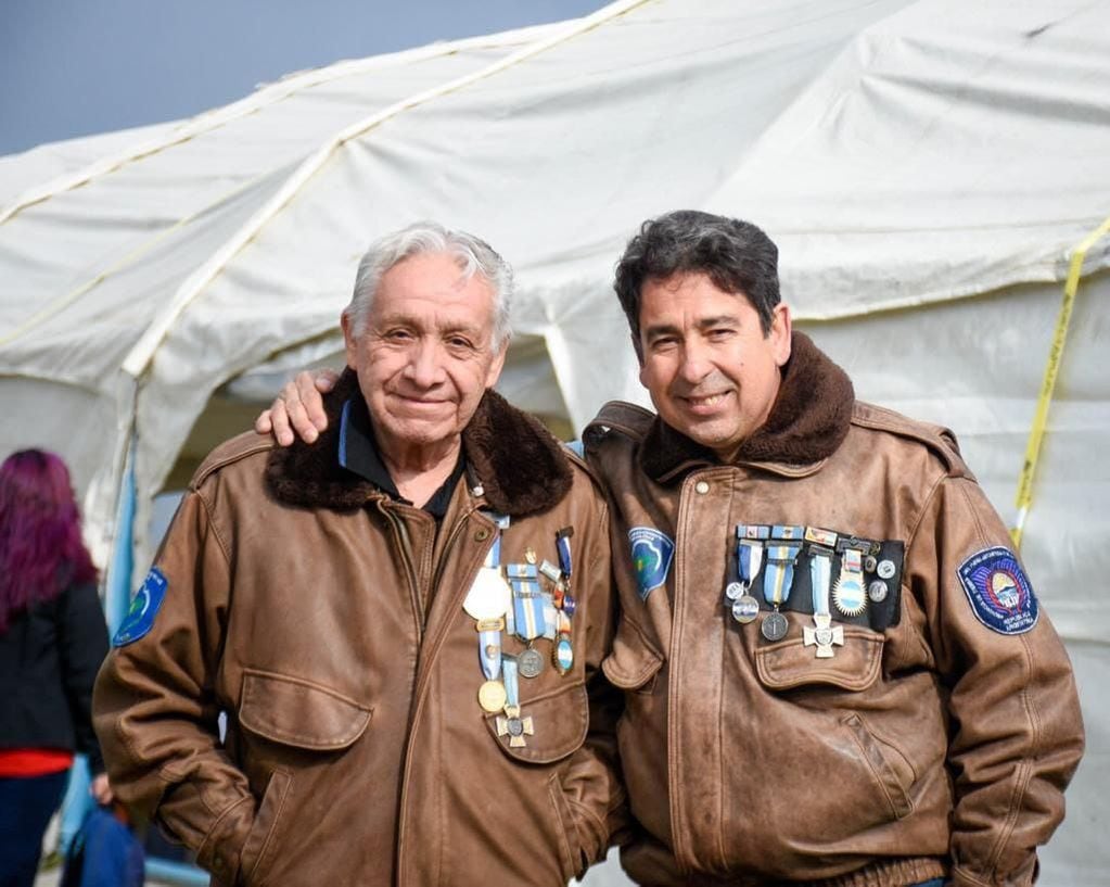Los Veteranos de la Guerra de Malvinas acompañaron el evento deportivo. VGM Juan Spinelli y VGM Daniel Arias.
