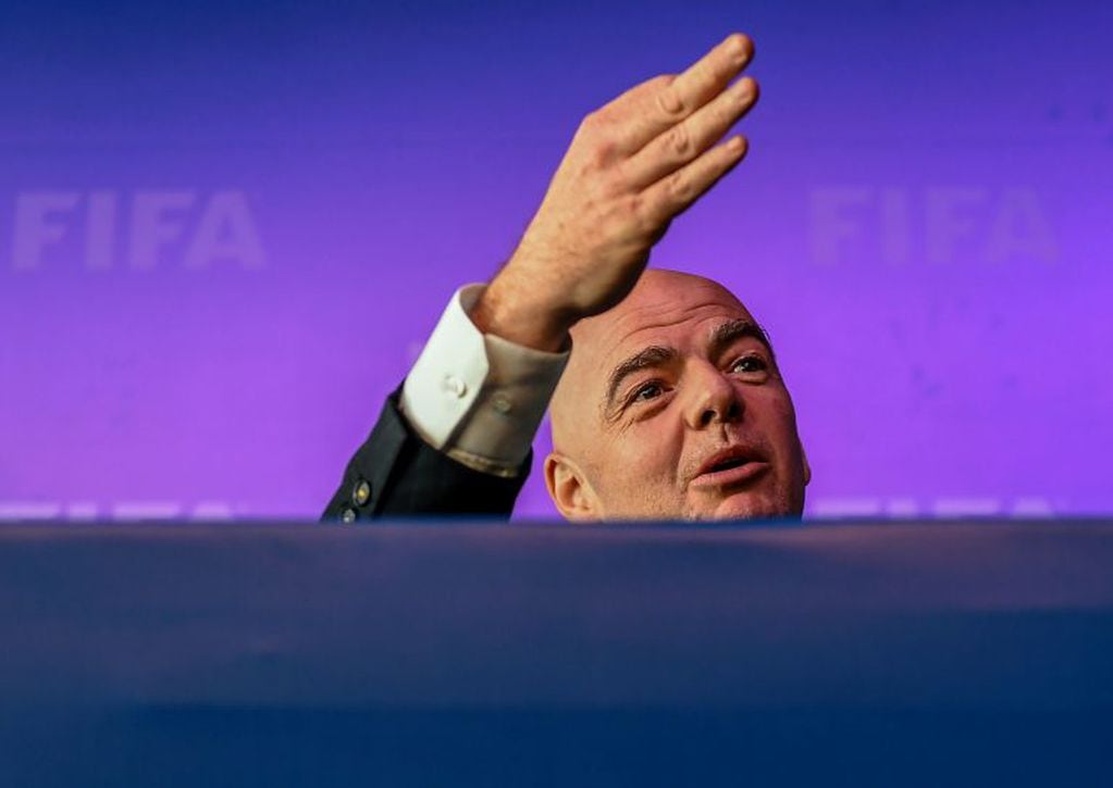 FIFA President Gianni Infantino attends a press conference on March 16, 2018 in Bogota, Colombia, after FIFA Council meeting.
FIFA on Friday approved the video arbitration (VAR) for the World Cup of Russia-2018, a controversial system with which seeks the reduction of errors in football, informed Infantino. / AFP PHOTO / Luis ACOSTA