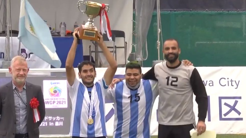 La Selección Argentina de fútbol para ciegos se consagró campeona, por tercera vez consecutiva, del Grand Prix desarrollado en Tokio.