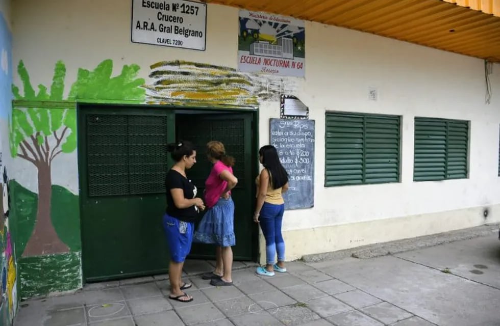 El establecimiento no pudo abrir sus puertas debido al operativo por el intento de robo. (Juan José García)