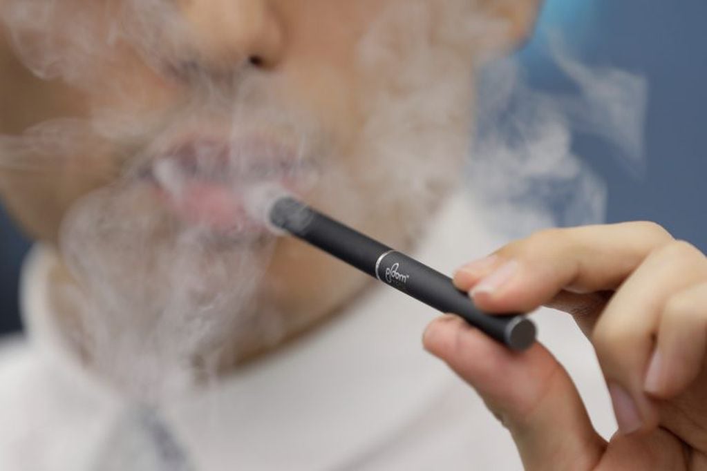 Además, la OMS advierte que nada prueba que los cigarrillos electrónicos sean efectivos para dejar de fumar (Foto: Kiyoshi Ota/Bloomberg)