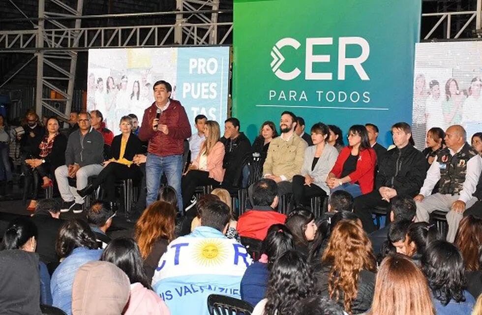 Martínez fue el encargado de presentar a los candidatos de su espacio. (Prensa CER)