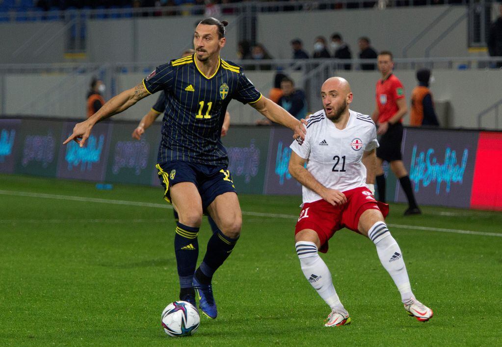 Zlatan Ibrahimovic no logró clasificar a Qatar 2022 con Suecia. (AP)