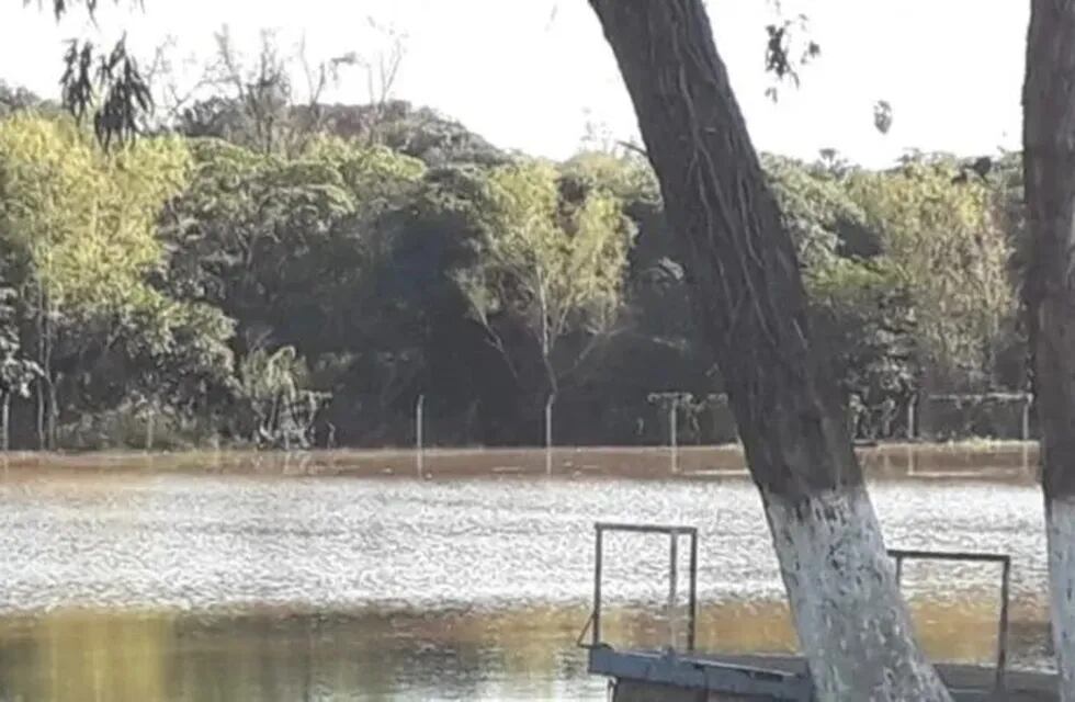 El río Uruguay sigue creciendo y suspenden el servicio de balsa en El Soberbio.