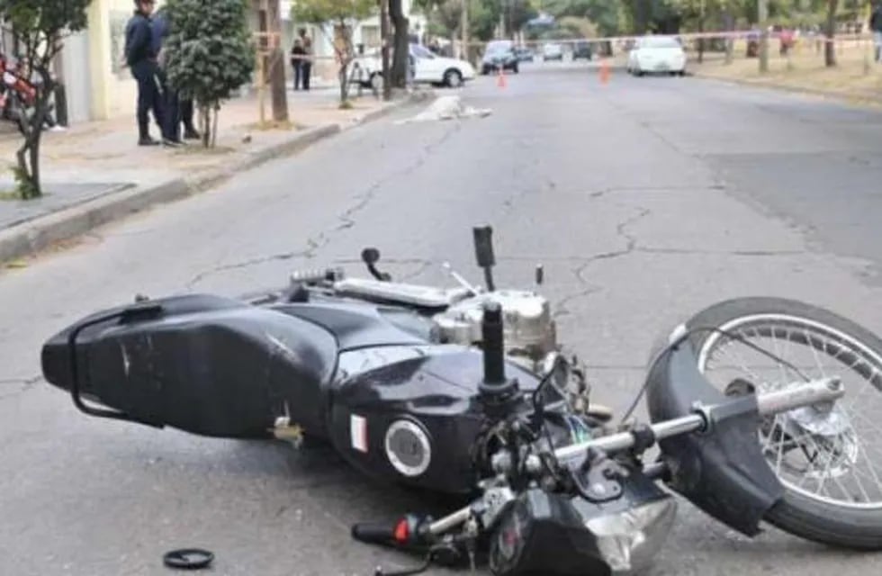 Dos motocicletas chocaron y una joven sufrió el desprendimiento de una de sus falanges.