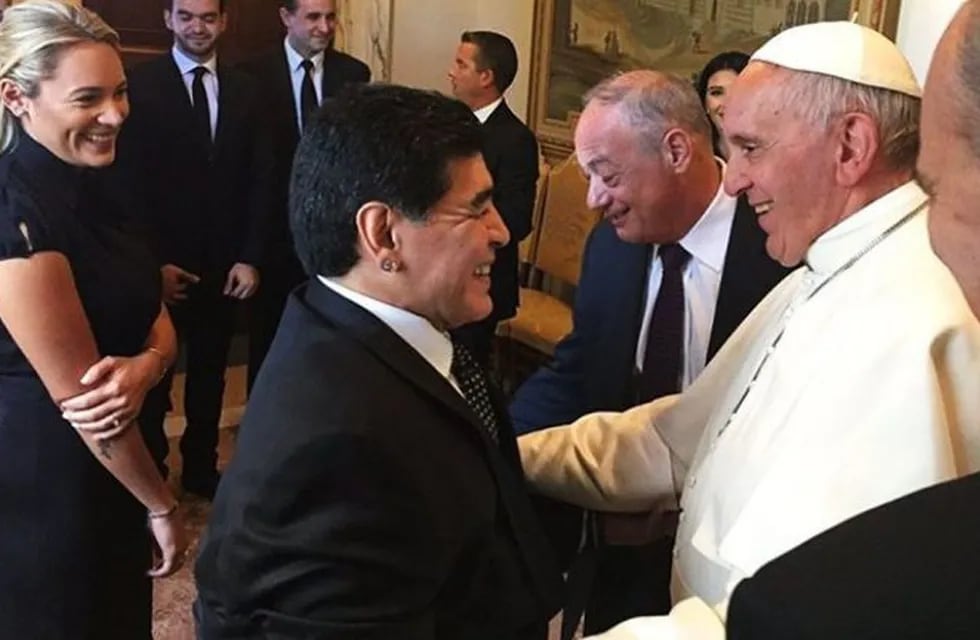 El encuentro del Papa Francisco con Diego Maradona previo al Partido por la Paz (Foto: Archivo)
