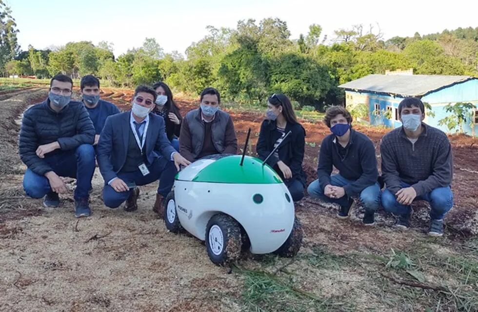 Oberá: presentaron el robot Huampa 1 de la fábrica Hamelbot para ayudar en el cuidado de los cultivos en las chacras.