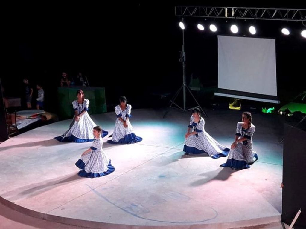 El Ballet Folclórico Municipal brilló en el Parque San Martín