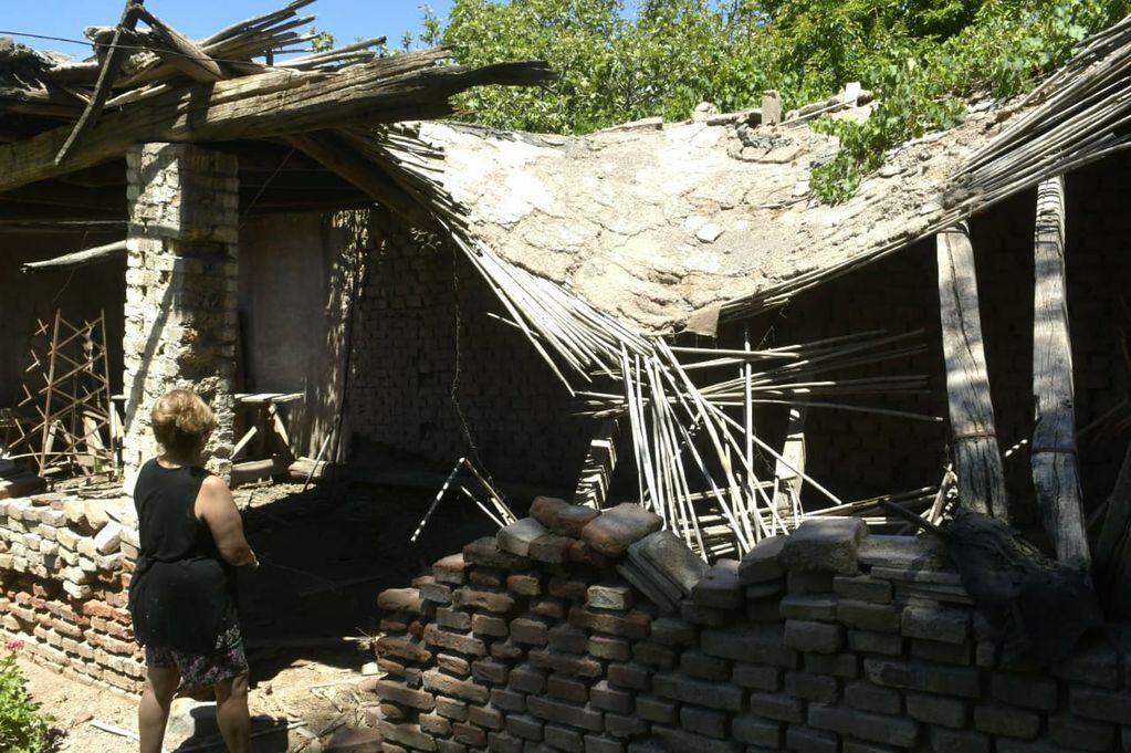 El sector trasero de la vivienda sufrió daños totales tras el sismo. Orlando Pelichotti/Los Andes.