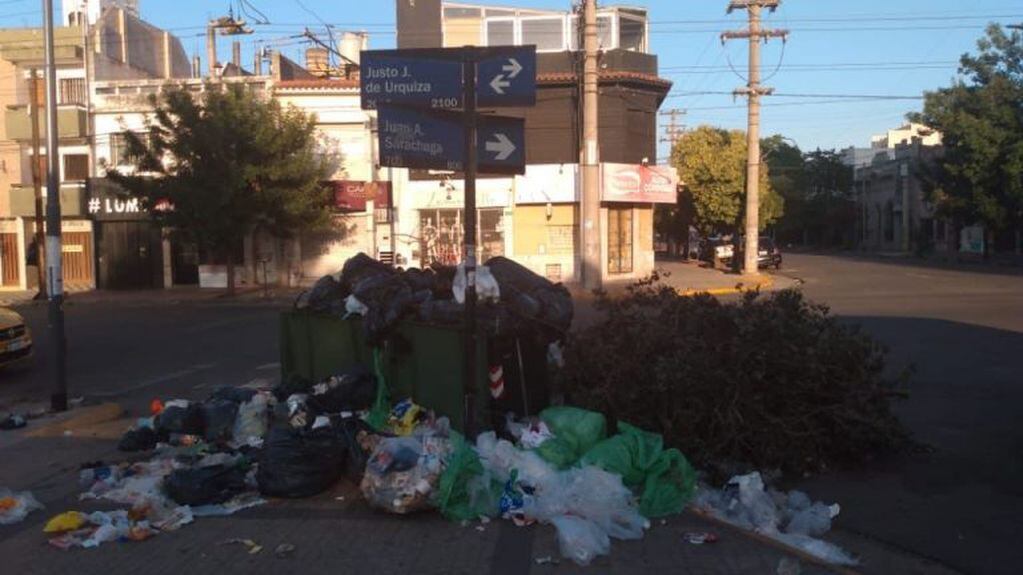 La basura y la falta de respuestas de la Municipalidad han colmado la paciencia de los vecinos de muchos barrios de Córdoba.