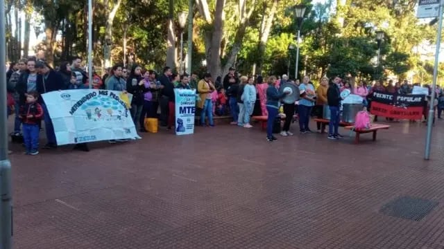Protesta por falta de asistencia a merenderos de Eldorado