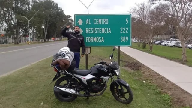 Nicolás Ontiveros, el platense que viajó en moto hasta Chaco para alentar a Gimnasia.