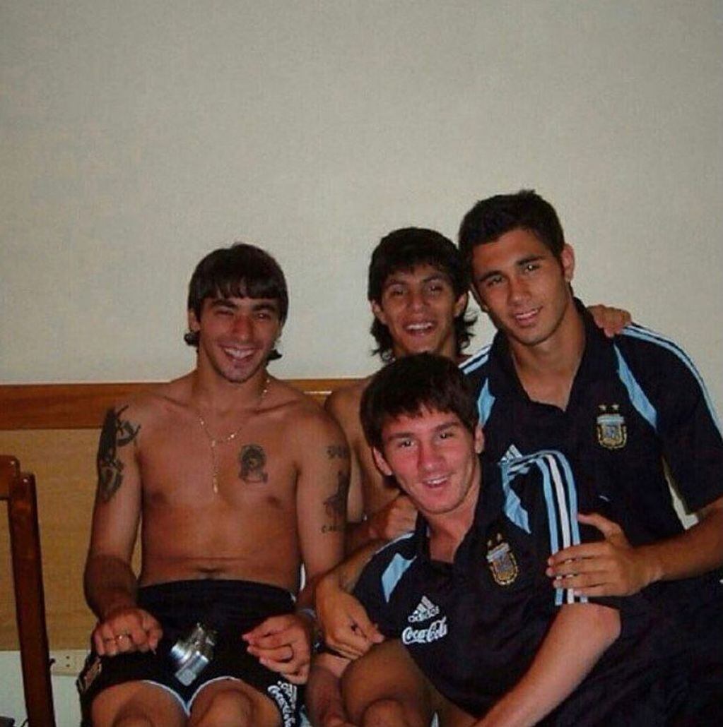 Lionel Messi, Ezequiel Lavezzi e integrantes de la Selección Argentina Sub 20 del 2005
