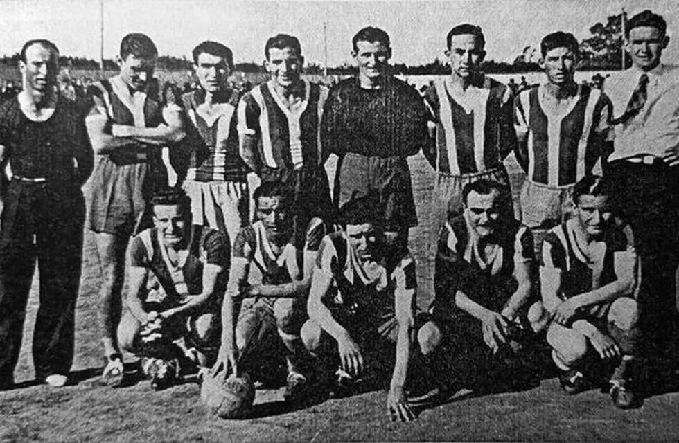 Rosario Puerto Belgrano (1938). Parados: Cantón, Blanco, Garaventa, Sánchez, Barrios, Reggiardo, Pérez y Bonomi
Hincados: Ruescas, Hurinich, Álvarez, Albanesi y Hernández.