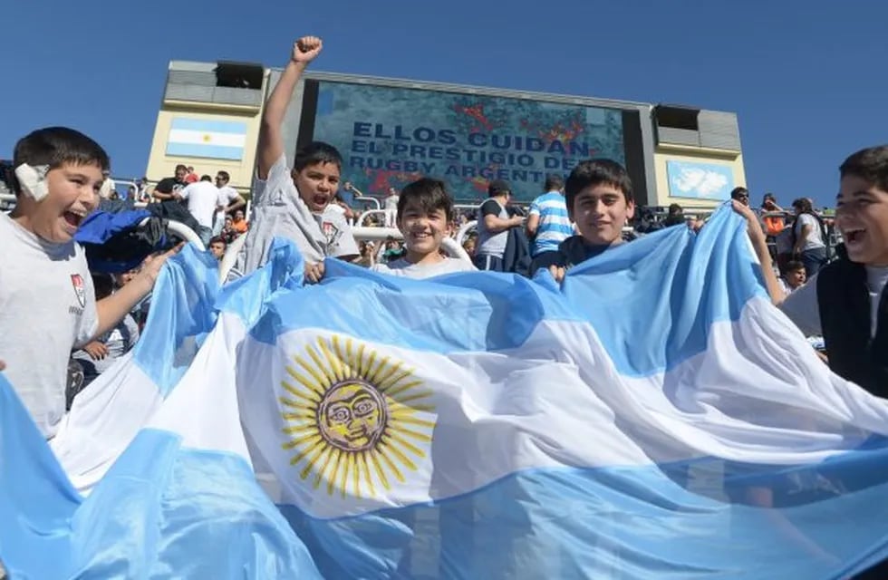 Los estudiantes de Mendoza que portan la bandera nacional y bandera provincial ya pueden retirar las entradas para ver a os Pumas y el Mendoza Premier Pádel