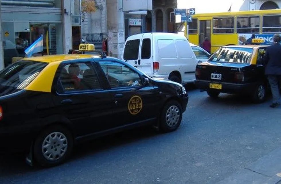 Taxis de la ciudad de Rosario. (12Noticias)