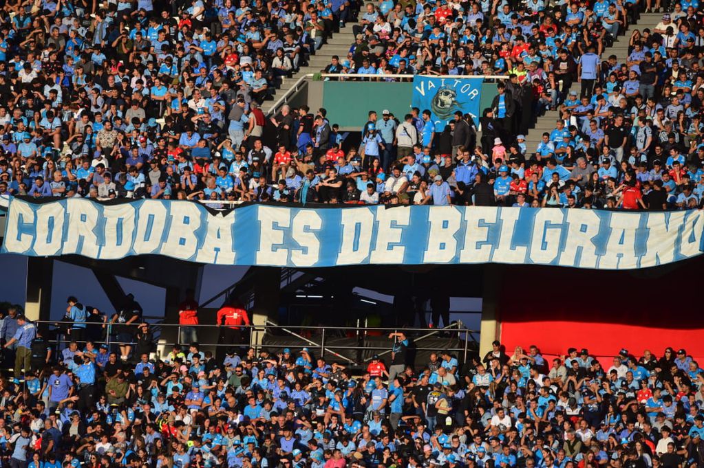 El público de Belgrano copó el estadio Mario Kempes. (José Gabriel Hernández / La Voz).