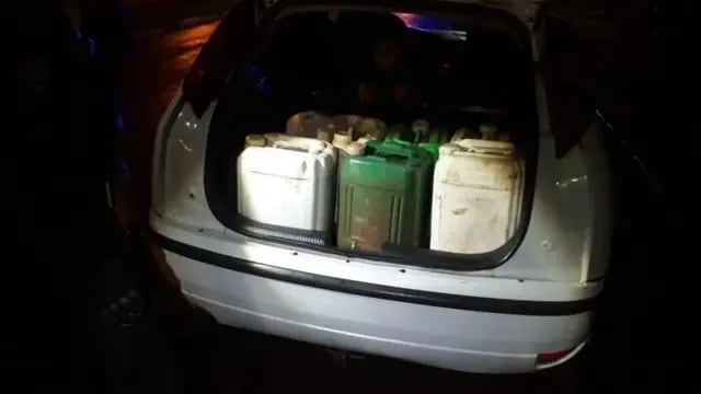 Control policial en Puerto Rico logró incautar 6 bidones de combustible ilegal