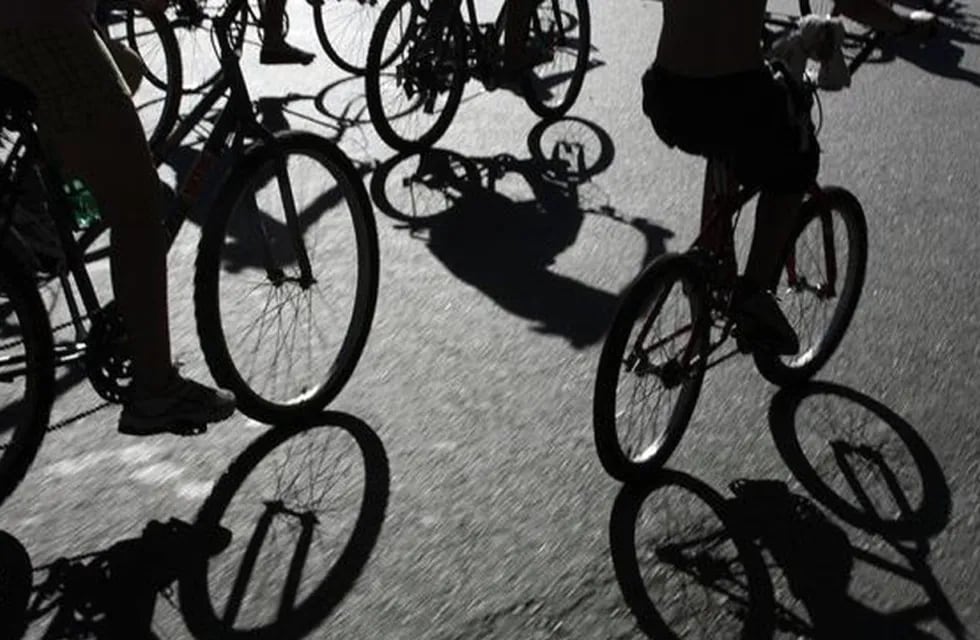 La Municipalidad de la Ciudad de Mendoza ha organizado la primera bicicleteada nocturna 2021, se hará el 23 de marzo. Imagen ilustrativa