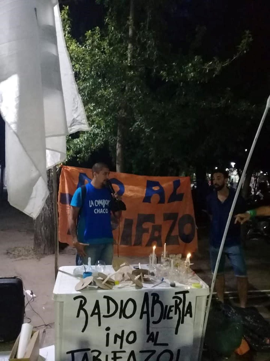En medio de la concentración realizaron una Radio Abierta para visibilizar sus reclamos.