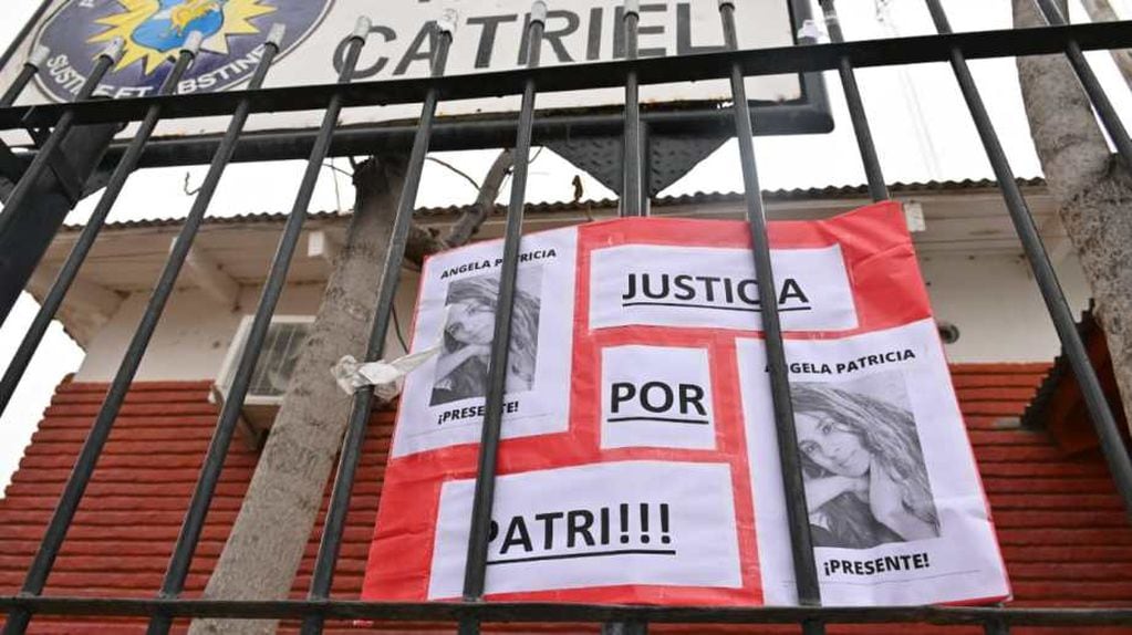 Los vecinos de Catriel marchas por el femicidio de Patricia Rendon Rodríguez.