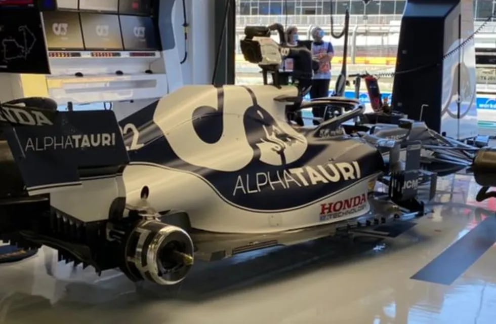 El auto desarmado de Yuki Tsunoda, piloto de Alpha Tauri en la Fórmula 1.