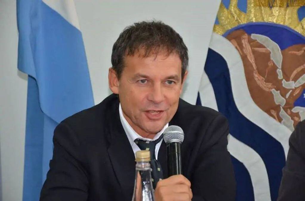 Santa Cruz senador Eduardo Costa