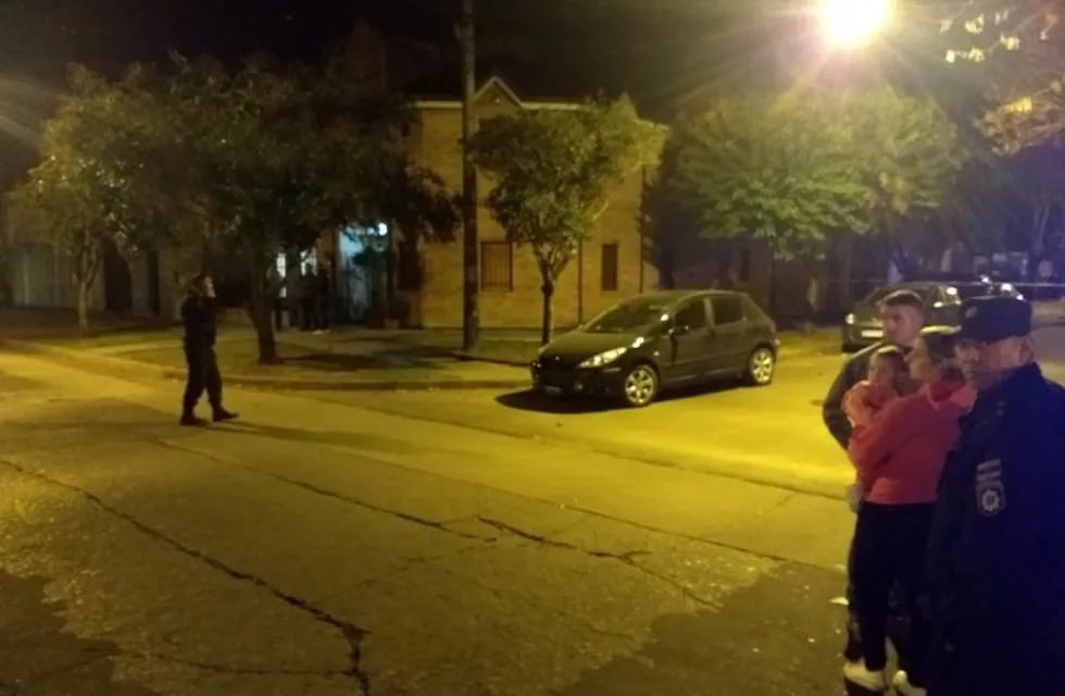 El tiroteo que encendió las alarmas se produjo en la esquina de Buenos Aires e Ivanowski. (Juan José García)