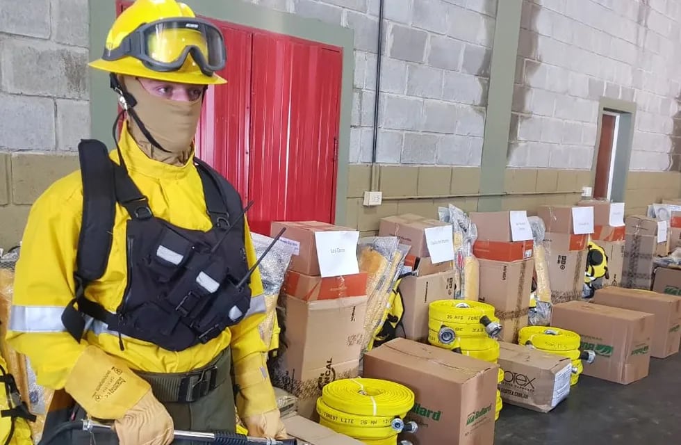 Entrega de equipamiento para bomberos voluntarios de Punilla y otros tres departamentos cordobeses. (Foto: Gobierno de Córdoba).