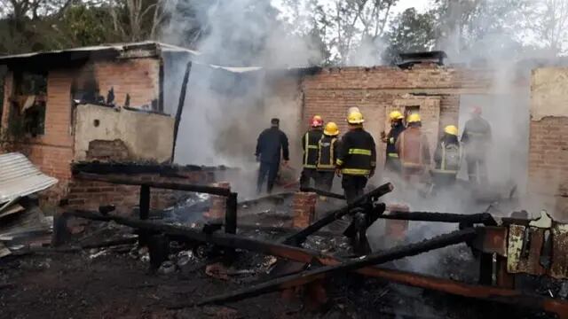 Trágico incendio de una vivienda en El Alcázar