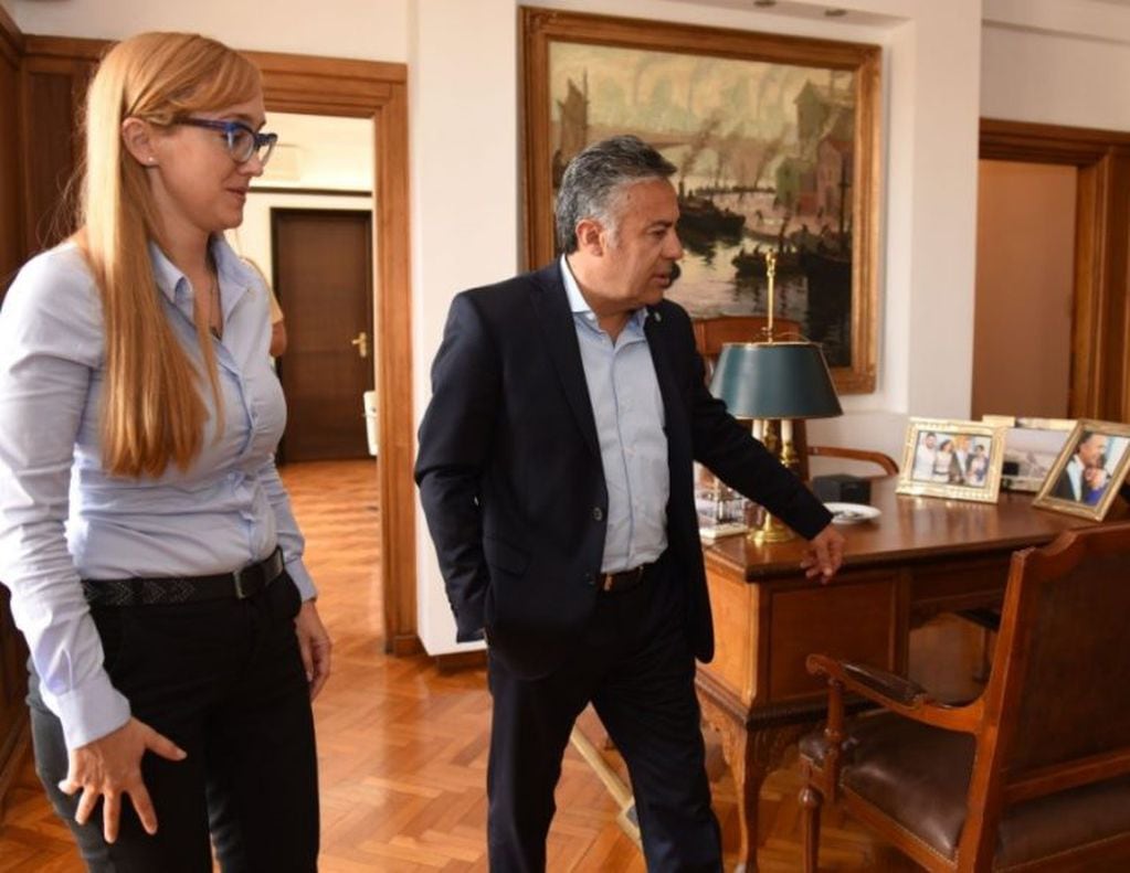 Llamativa reunión entre el gobernador Alfredo Cornejo y la senadora nacional del FPV, Anabel Fernández Sagasti.