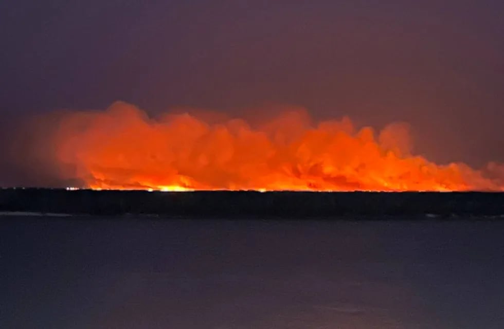 Los incendios en las islas del Delta del río Paraná continúan siendo un foco activo que afecta a las provincias de Entre Ríos, Santa Fe y Buenos Aires.